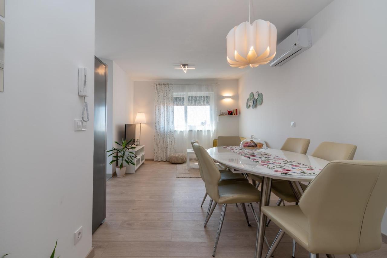 Apartman Lotos Trogir Exterior foto